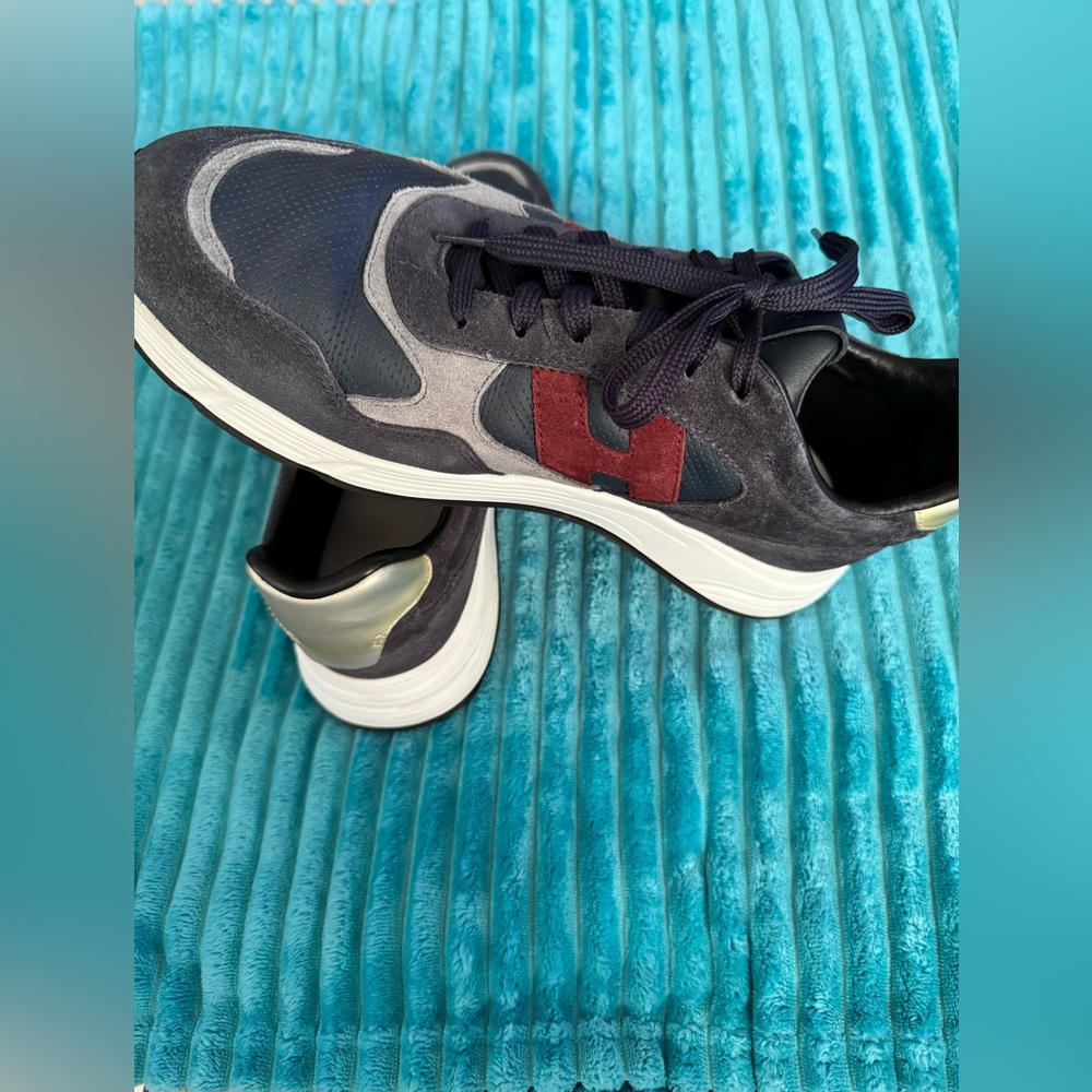 Hogan Men’s Stylish Navy and Burgundy Sneakers - Picture 7 of 10